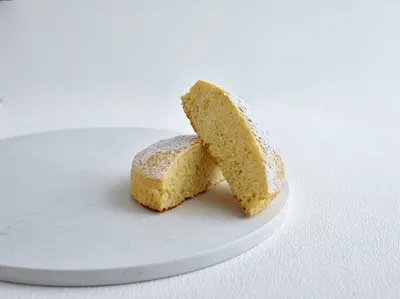 Satin Creme Cake Fubá