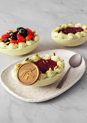 Ovo de Colher de Pistache e Frutas Vermelhas